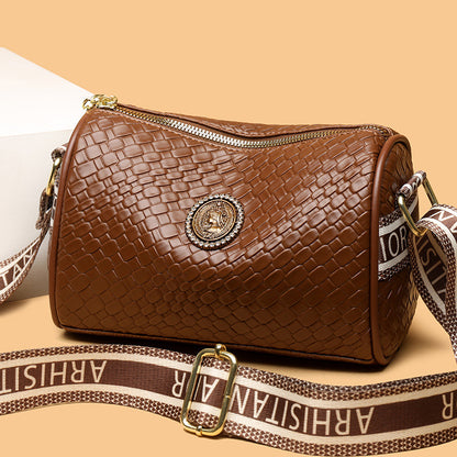 Retro exquisite shoulder bag