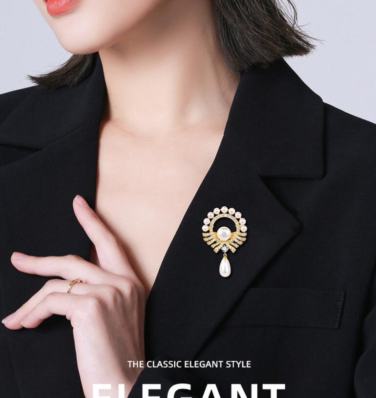 Pearl brooch for high-end women