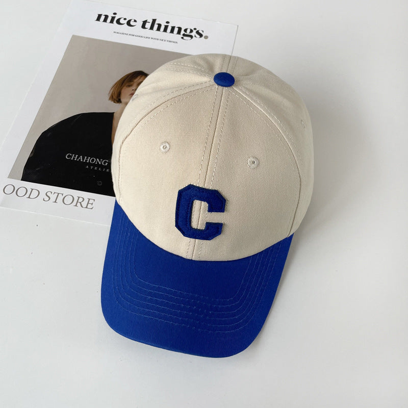 Gorra de béisbol con letra C 