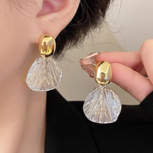 Shell design earrings